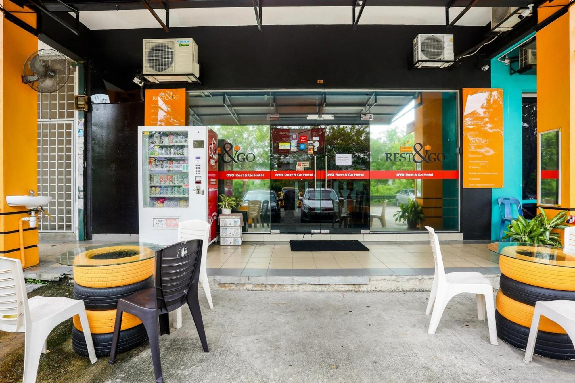 Oyo 90460 Hotel Kl2F Rest & Go Shah Alam Exteriör bild