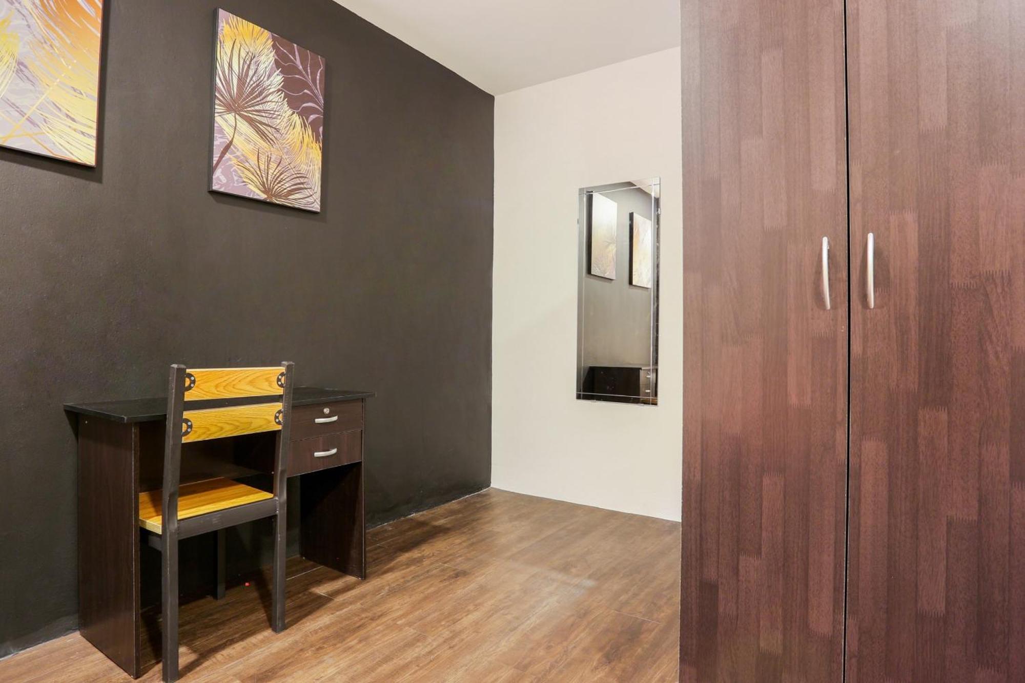 Oyo 90460 Hotel Kl2F Rest & Go Shah Alam Exteriör bild