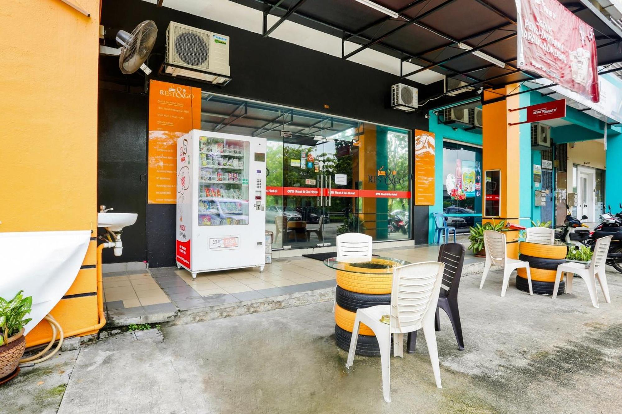 Oyo 90460 Hotel Kl2F Rest & Go Shah Alam Exteriör bild
