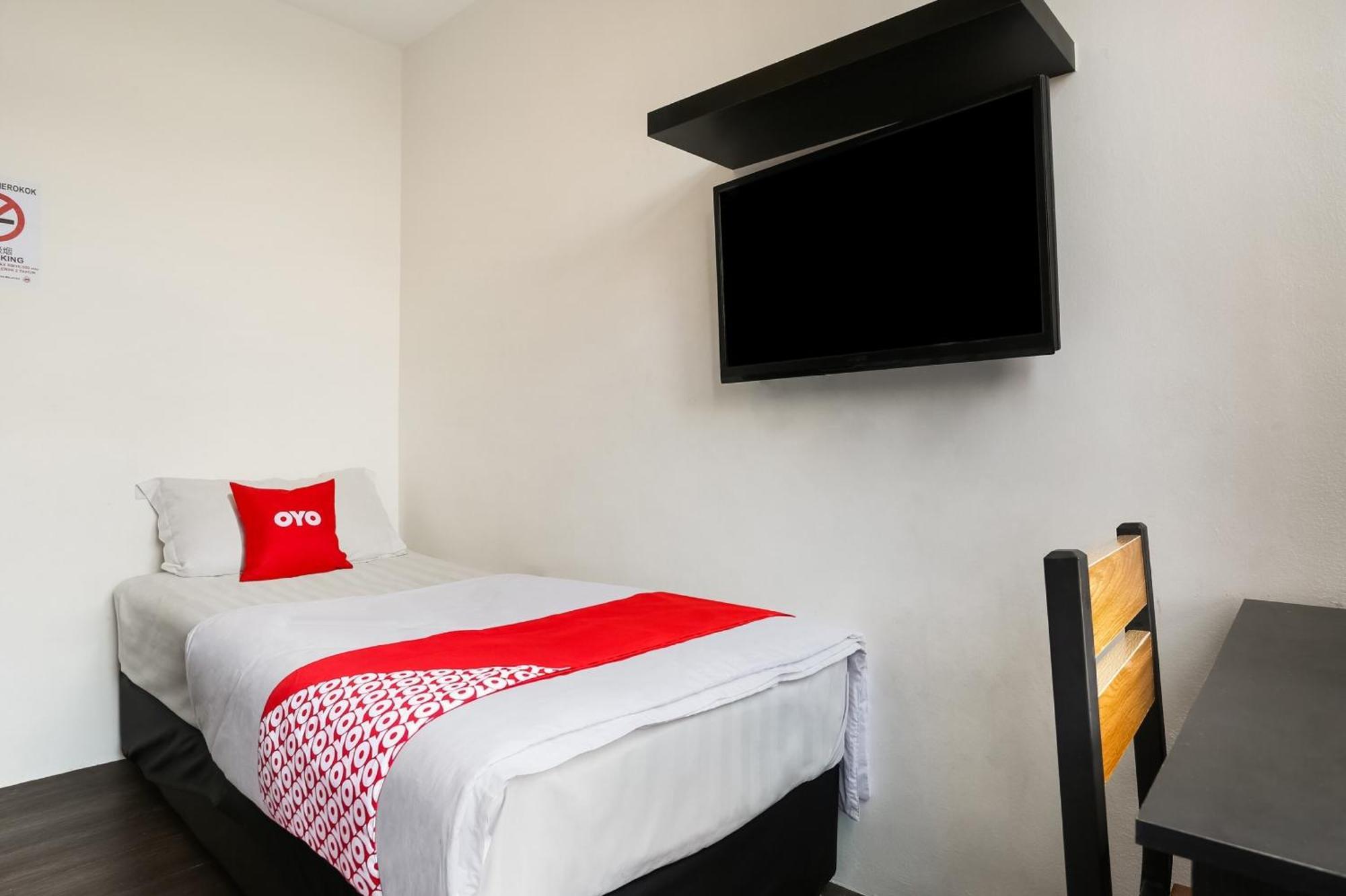 Oyo 90460 Hotel Kl2F Rest & Go Shah Alam Exteriör bild